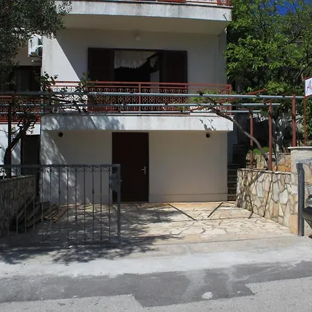 By The Sea Apartment *