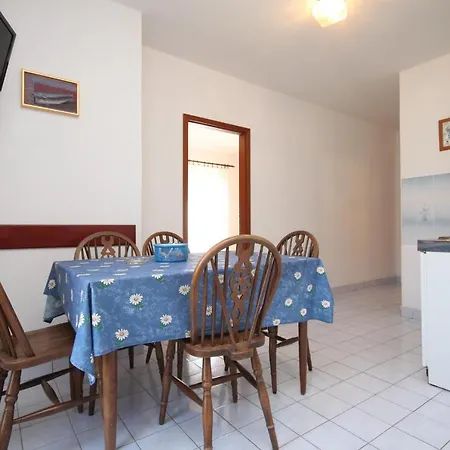 By The Sea Apartman