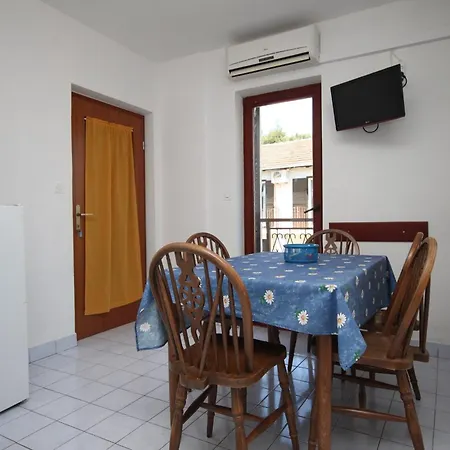 By The Sea Apartman